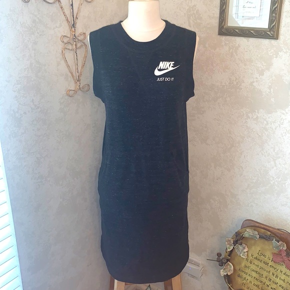 Nike Dresses & Skirts - LIKE NEW⭐️NIKE Sporty Dress with Big Front Pocket💕Black Marled w/White Specks